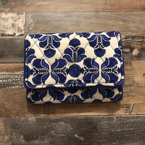 vera bradley compact wallet
